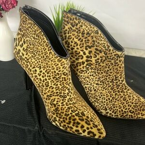 CARLOS SANTANA "Pizazz" Leopard Print Booties - Size 8